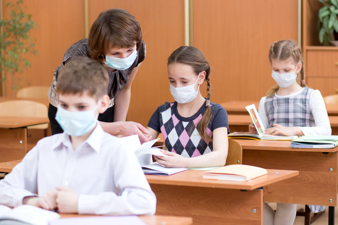 În mai toate țările elevii vor purta mască în timpul orelor