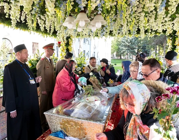 35.000 de pelerini s-au închinat la racla cu moaştele Sfintei Cuvioase ParaschevaFoto: Facebook Primăria Iași