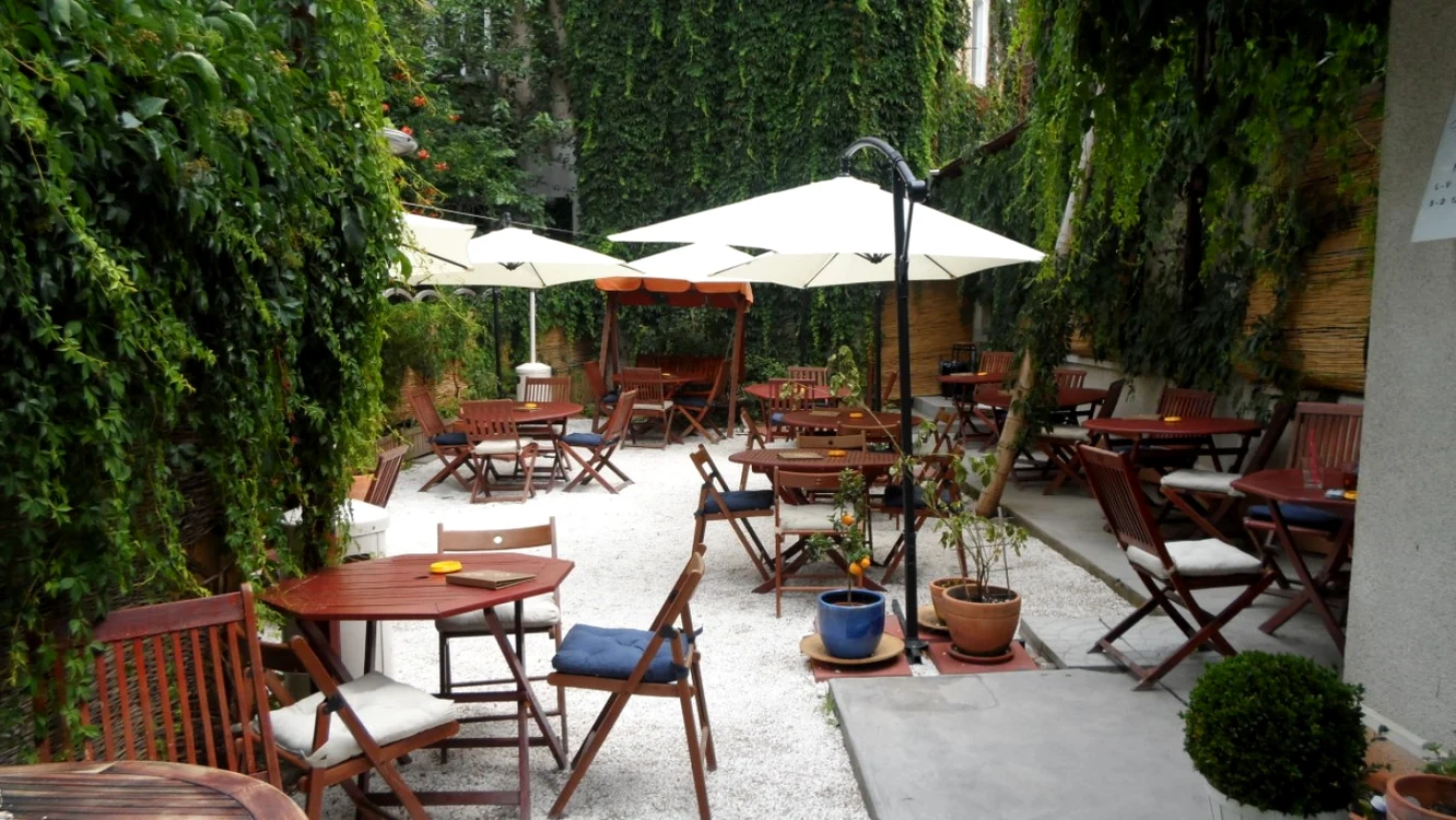 Cele mai frumoase grădini de vară din Bucureşti - Serendipity 