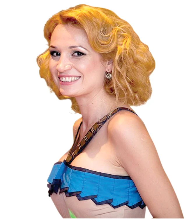 
    După despărţirea de Irinel, Elena  Constantin se ocupă mai mult de salonul  de coafură pe care-l are la BraşovFoto: arhivă personală  