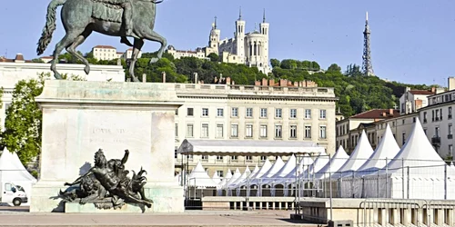 lyon place bellecour ludovic al XVI-lea fourviere notre dame