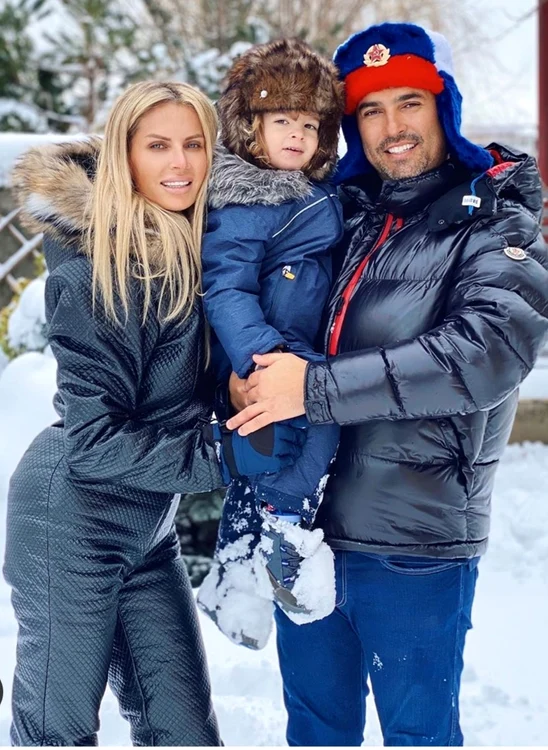 Andreea Bănică și Lucian Mitrea au făcut om de zăpadă alături de Noah