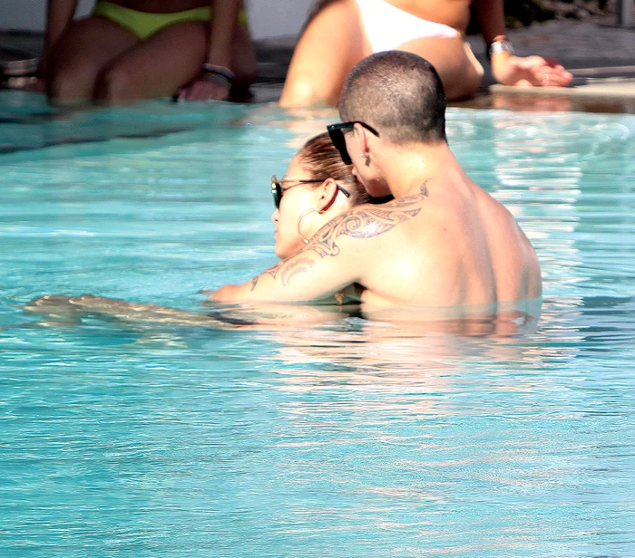 J.Lo şi iubitul (fotografii: guliver)