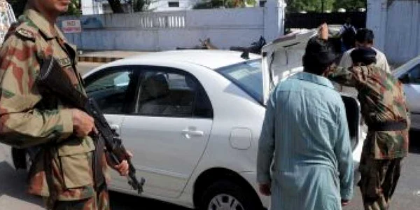 Pakistan: Nou atentat dejucat de poliţie, la Karachi