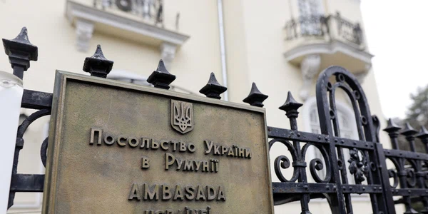 Forțe de ordine în preajma ambasadei Ucrainei la București după ce au fost descoperite niște plicuri suspecte. FOTO Inquam Photos / George Călin