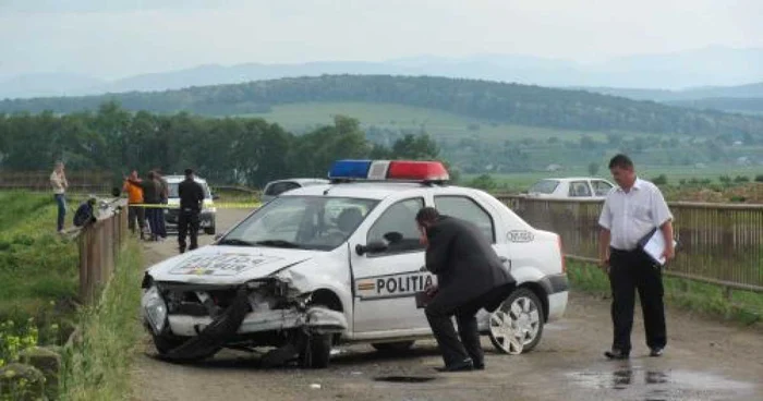 Bogdan Apopei s-a împuşcat în cap după ce s-a izbit cu maşina de serviciu de capul unui pod