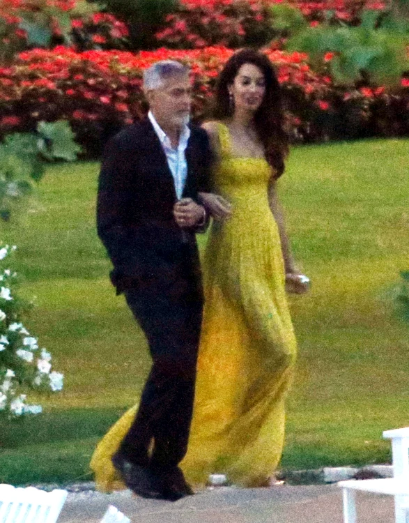 *EXCLUSIVE* MUST CALL FOR PRICING BEFORE USAGE   Actor George Clooney and wife Amal Clooney night out with friends in Italy  jpeg