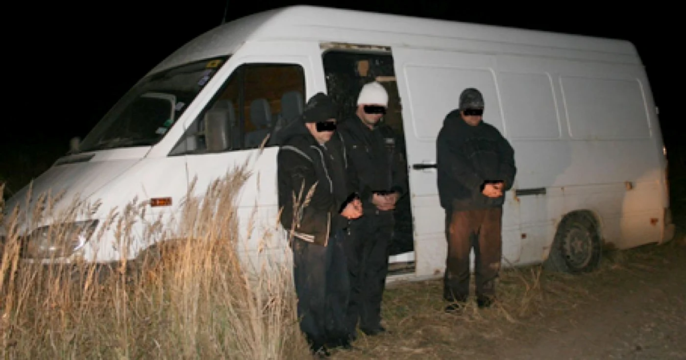 Cei trei indivizi au fost prinşi pe 27 noiembrie 2011 în timp ce încercau să fugă 