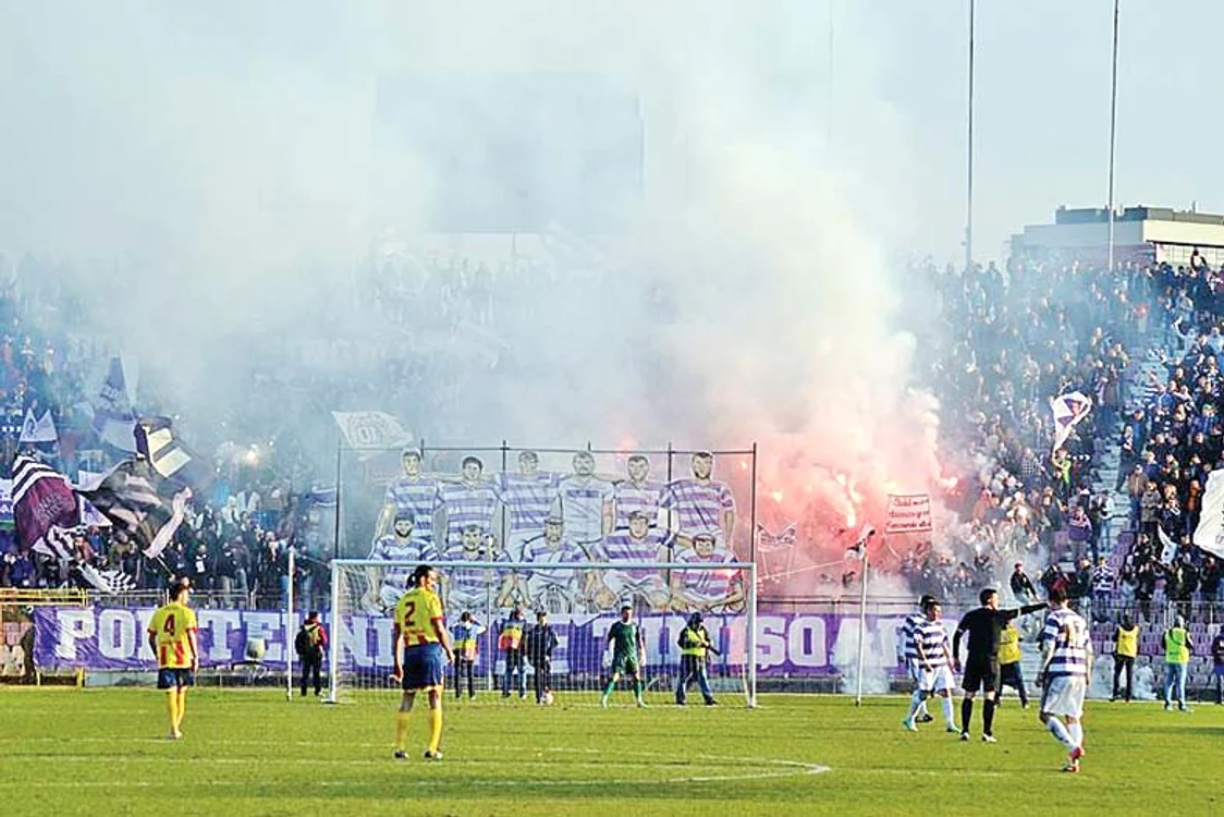 Atmosfera a fost incendiară pe arenă
