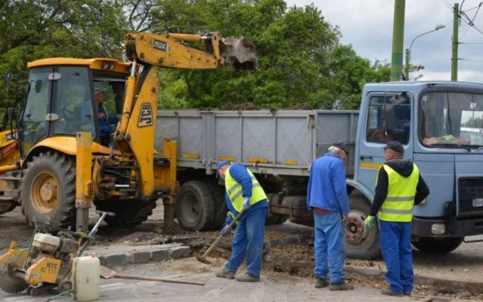 Muncitorii de la Tancrad au avariat o conductă de apă în timpul lucrărilor Foto: arhivă Adevărul