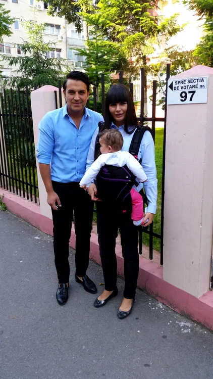 Elena Băsescu, cu Sofia Anais la vot (foto Facebook)