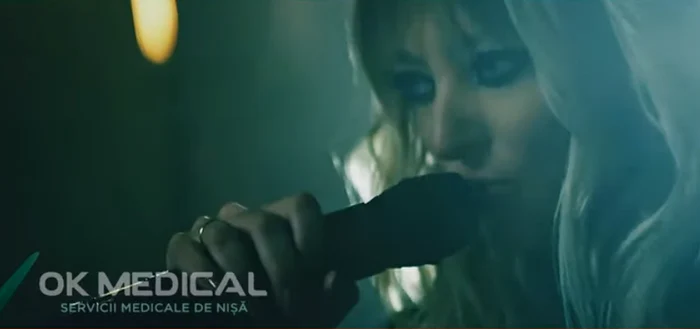 
    Delia interpretează piesa "It's my life" în reclama la OK! Medicalfoto: captură YouTube  