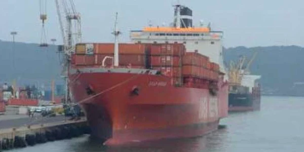 Somalia: Un cargobot panamez a fost capturat de piraţi