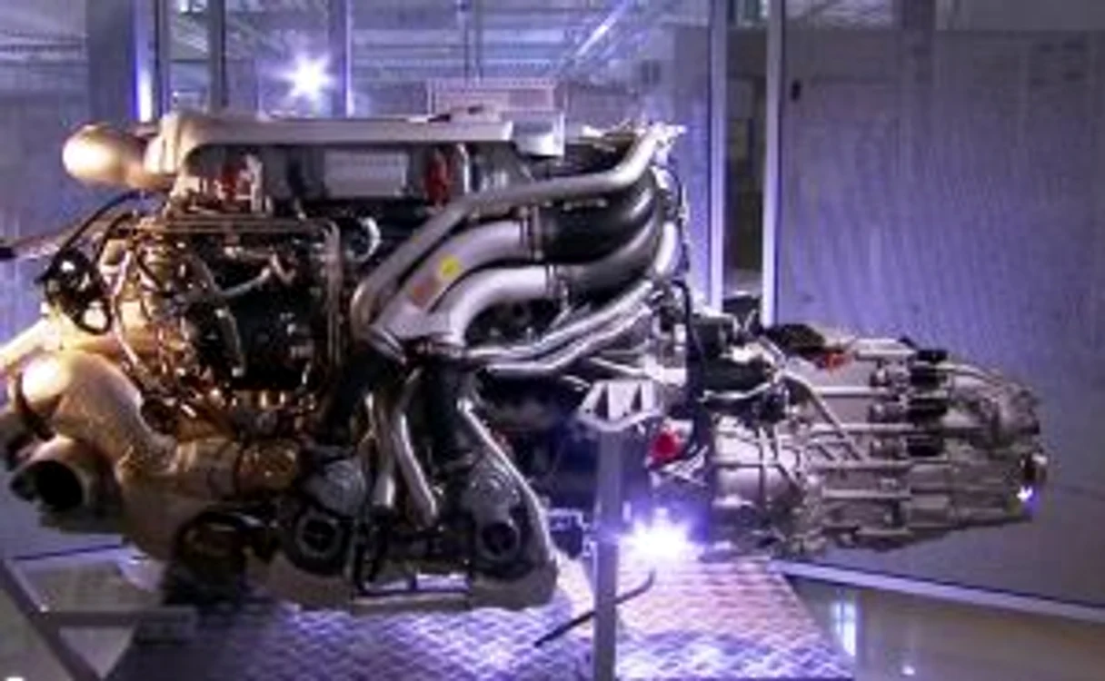 Motorul de 16 cilindri este inima modelului Veyron Bugatti