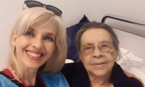„Mama mea cea puternică, pe care o iubesc până la stele și dincolo de ele”, a scris Bianca Brad pe Facebook, în dreptul fotografiei cu mama jpeg