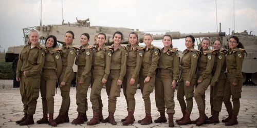 Primele tanchiste ale armatei israeliene FOTO Twitter @IDFSpokesperson