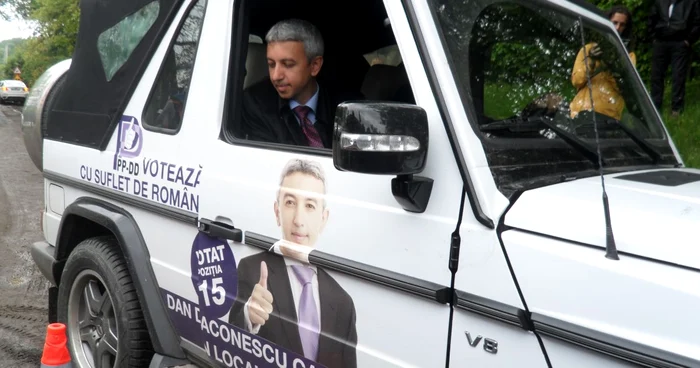 Dan Diaconescu şi-a depus candidatura aseară la BEJ Satu Mare FOTO Cristina Cîcău