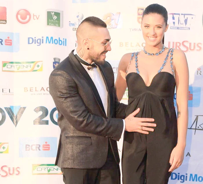 Alex a mângâiat-o pe burtică pe viitoarea mămică