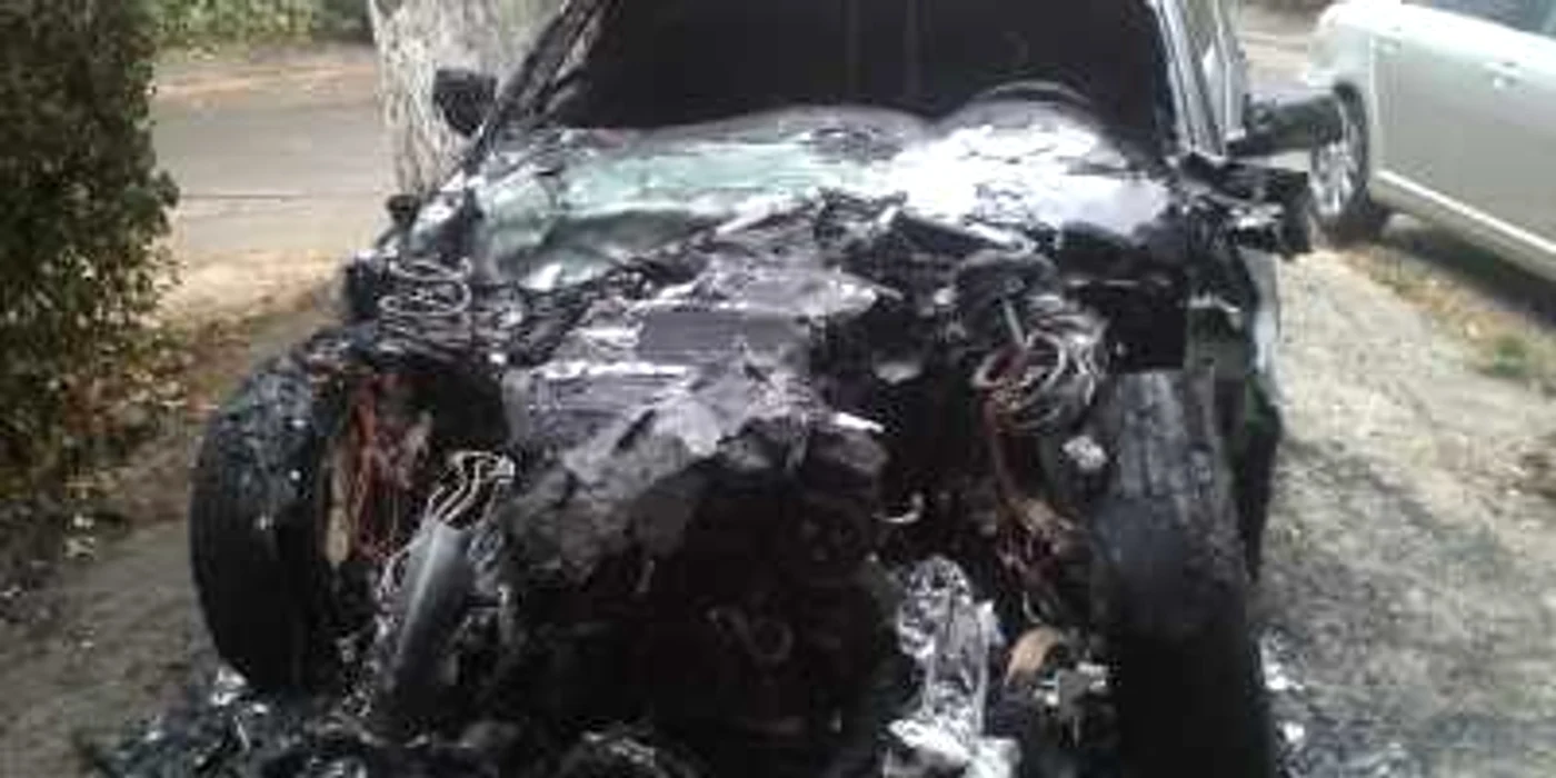 Un automobil a luat foc în această dimineaţă FOTO Adevărul