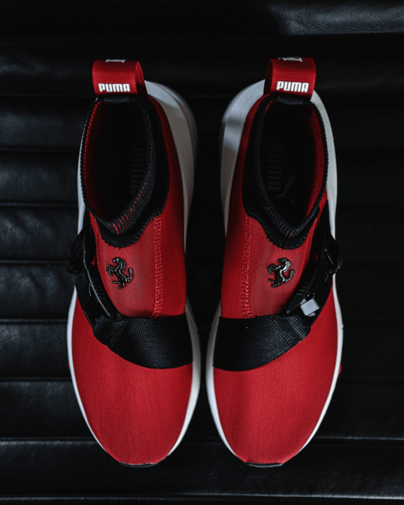 luminos Două Ostil Pantofi sport cu „centură de siguranţă”, inspiraţi de maşina de lux hibrid Ferrari SF90 Stradale | adevarul.ro luminos Două Ostil Pantofi sport cu „centură de siguranţă”, inspiraţi de maşina de lux hibrid Ferrari SF90 Stradale | adevarul.ro