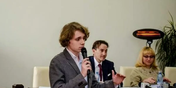 Primarul Radu Mazăre şi Călin Ştefanopol - liderul Consiliului Judeţean a Elevilor Constanţa Foto Eduart Enescu