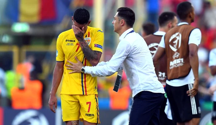 Mirel Rădoi îl consolează pe Florinel ComanFOTO: Sportpictures.eu
