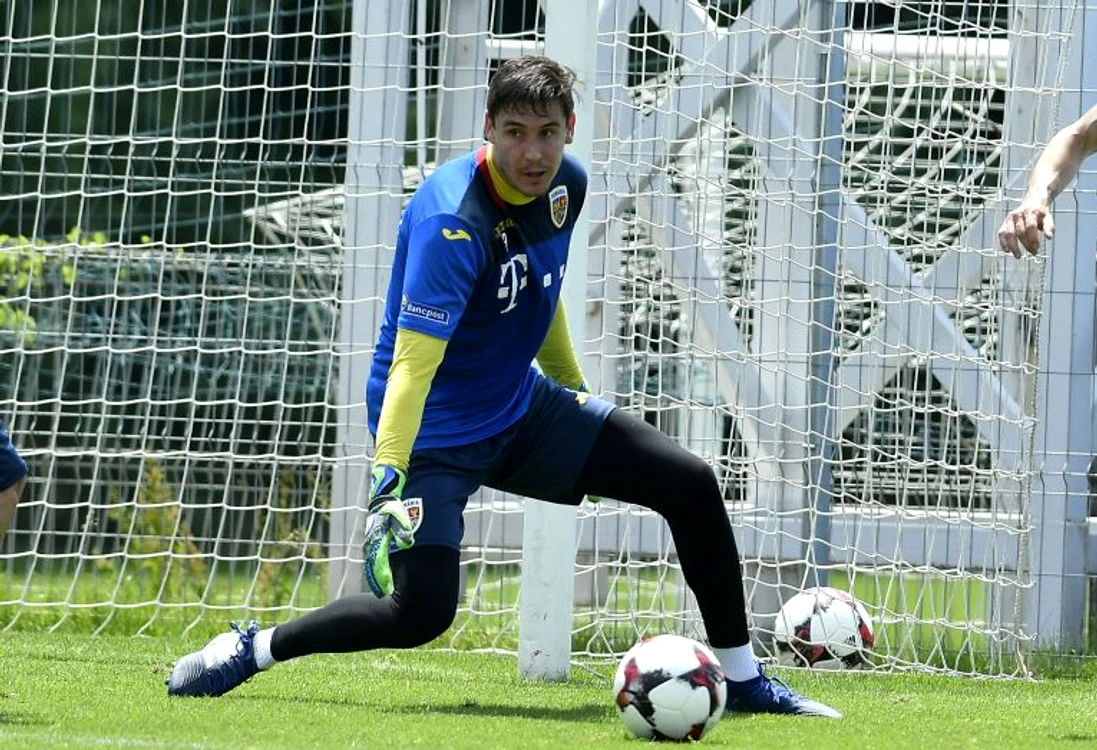 
    Silviu Lung e titular la KayserisporFOTO: Sportpictures.eu  