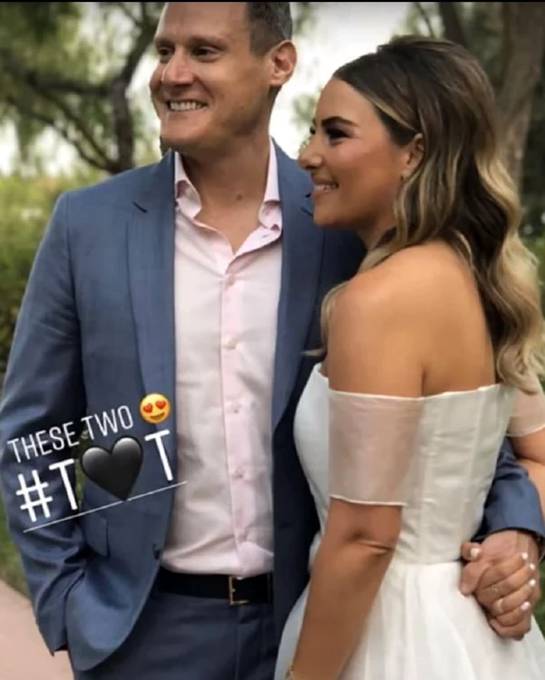 
    Trevor Engelson și-a dus partenera de viață în fața altaruluiFoto Instagram  