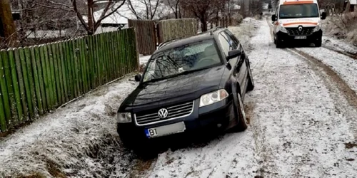 Bărbat nort după ce a fost strivit de prorpiul autoturism