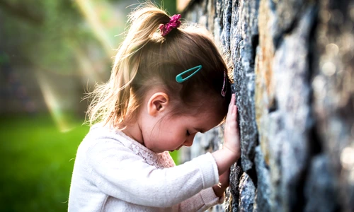 fetita_anxietate_shutterstock 427646266 jpg