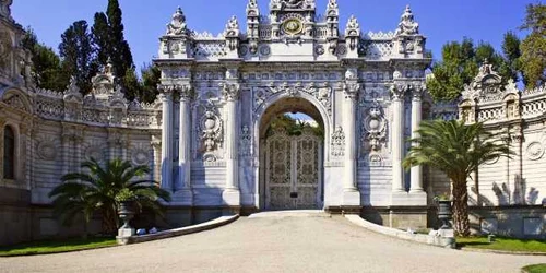 Palatul Dolmabahce din Istanbul FOTO en.wikipedia.org