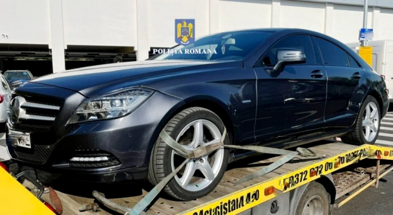 Un autoturism Mercedes a fost confiscat de anchetatori FOTO Poliţia Română