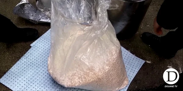 135 de kilograme de captagon confiscate pe aeroportul Roissy din Paris FOTO Douane TV