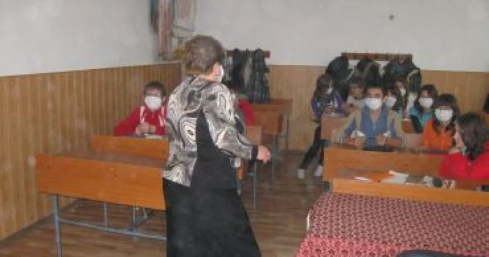 Botoşani:UPDATE Panică în şcoli de la gripa porcină!Elevii şi profesorii obligaţi să poarte măşti