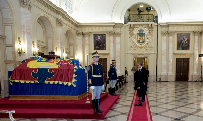 Funeraliile Regelui Palatul Regal (10) jpeg