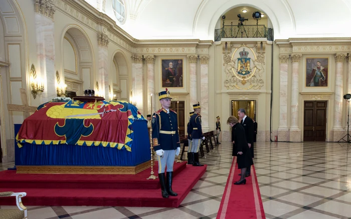 Funeraliile Regelui Palatul Regal (10) jpeg