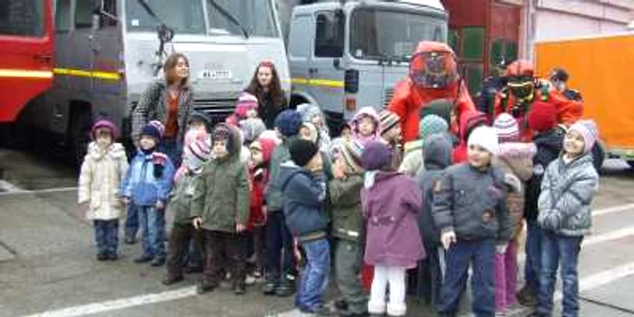 Copiii au vizitat sediul ISU Vâlcea