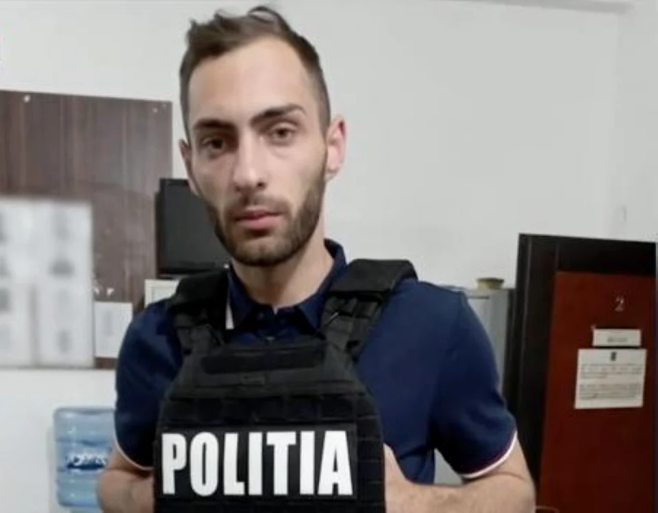 Falsul "poliţist" Costin Oprea e acum "porcuror" şi "ofiţer SRI". FOTO: captură Facebook