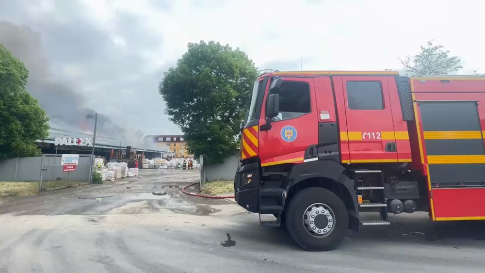 Incendiu violent la un depozit din Sectorul 6 al Capitalei. A fost emis mesaj Ro-Alert