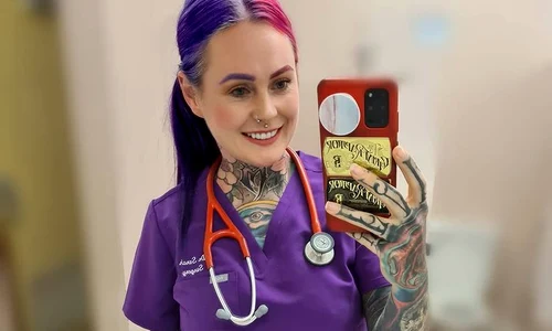 cel mai tatuat medic din lume sarah gray 