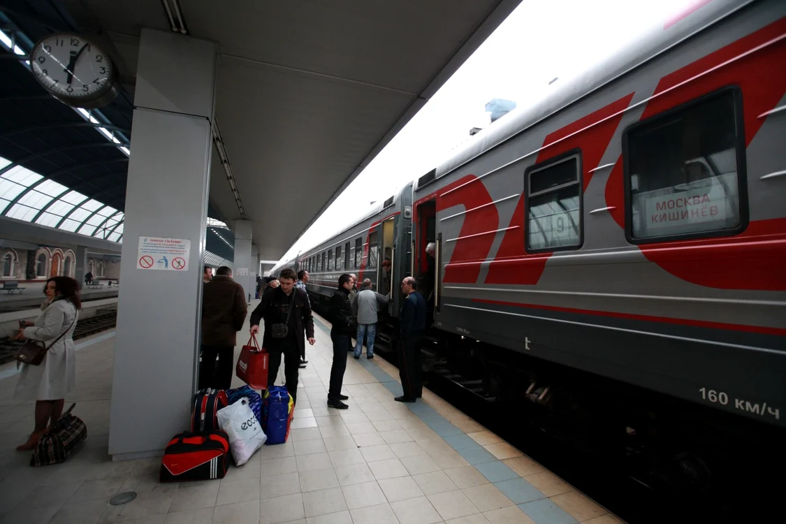 Circa 45 % din moldoveni sunt gata să emigreze la muncă peste hotare, dacă li s-ar oferi posibilitatea FOTO Dumitru Goncear