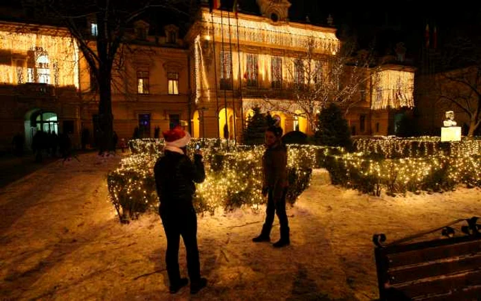 Ieşenii şi-au făcut poze cu luminiţele