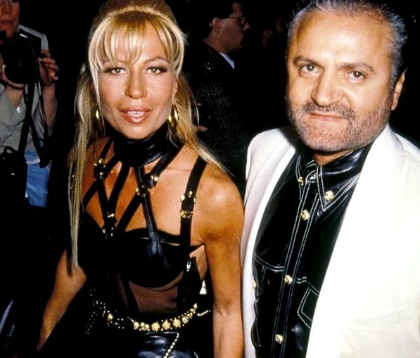 Gianni Versace și sora sa mai mică, Donatella FOTO Adevărul