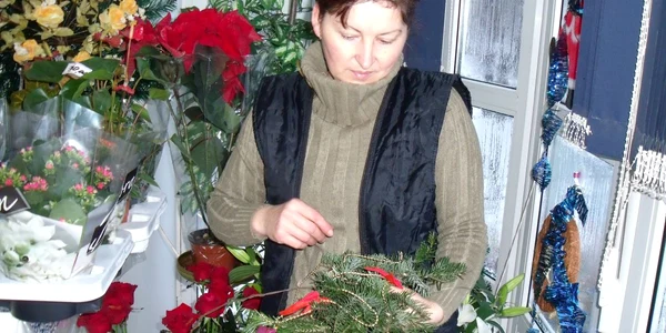 Un ornament de brad costă la florărie 15 lei