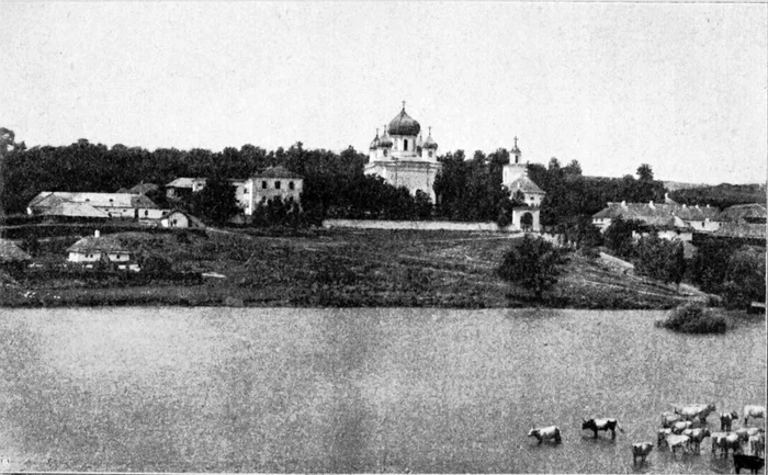 Mănăstirea Hârbovăţ, locaşul monahal unde arhimandritul Iraclii Flocea i-a slujit lui Dumnezeu până la anexarea Basarabiei de către URSS. FOTO de epocă