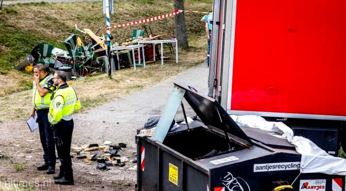 Cel puțin doi morți după ce un camion a intrat într-un grup de oameni, în Olanda