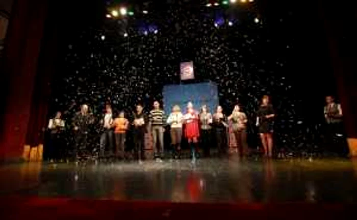 Jurnaliștii premiați au urcat pe scena Teatrului „Mihai Eminescu“ din Chișinău