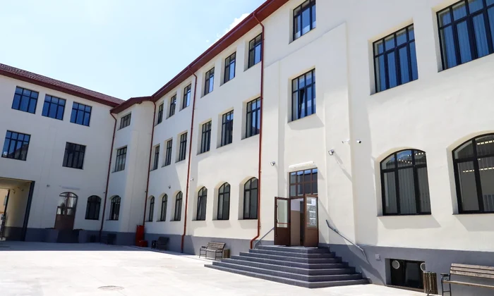 Armand Calinescu 1   foto site liceu jpg