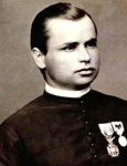 Preotul Augustin Weber (1833-1909), purtând Ordinul mexican imperial „El Orden Imperial de Nuestra Señora de Guadalupe“. Fotografie din colecţia Episcopiei Romano-Catolice de Timișoara