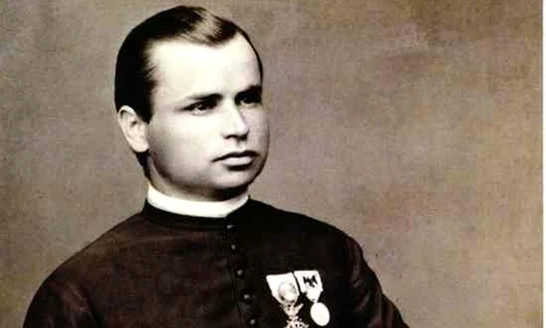 Preotul Augustin Weber (1833-1909), purtând Ordinul mexican imperial „El Orden Imperial de Nuestra Señora de Guadalupe“. Fotografie din colecţia Episcopiei Romano-Catolice de Timișoara